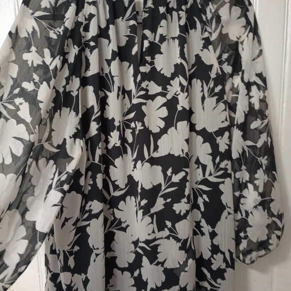 💓Vince Camuto Floral Black and White Women's Top XL - Picture 11 of 17